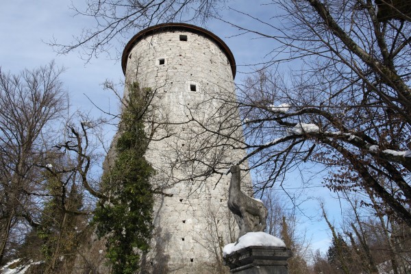 Ravbarjev stolp 2018 Barbara B. Skaberne Ravbarjev stolp 2018 Barbara B. Skaberne