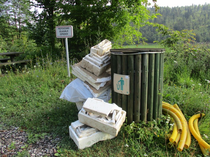 Parkirisca odpadke Renata Gutnik julij 2018 mala