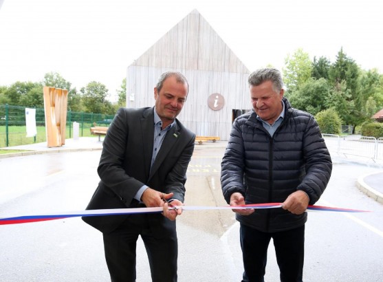 l 449281Odprtje Centra za obiskovalce Cerknisko jezero 30 Foto Ljubo Vukelic l 449281Odprtje Centra za obiskovalce Cerknisko jezero 30 Foto Ljubo Vukelic